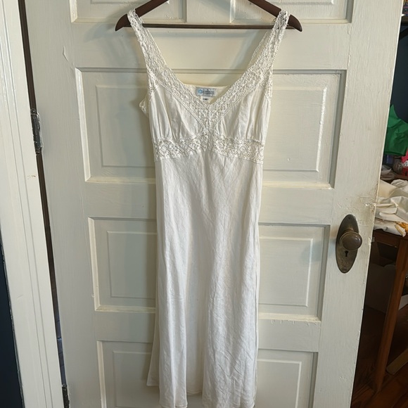 Miguelina Honeymoon Linen dress - Picture 1 of 3